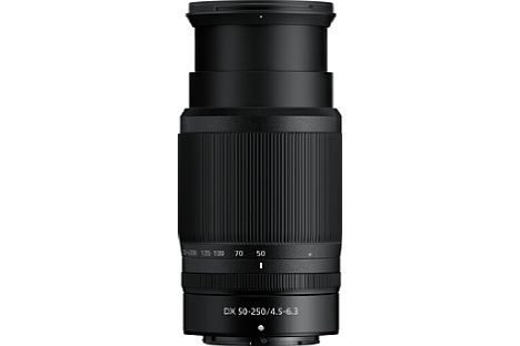 Bild Zum Betrieb muss das Nikon Nikkor Z DX 50-250 mm F4.5-6.3 VR ausgefahren werden. Auch dieses Objektiv bietet einen Multifunktionsring. [Foto: Nikon]