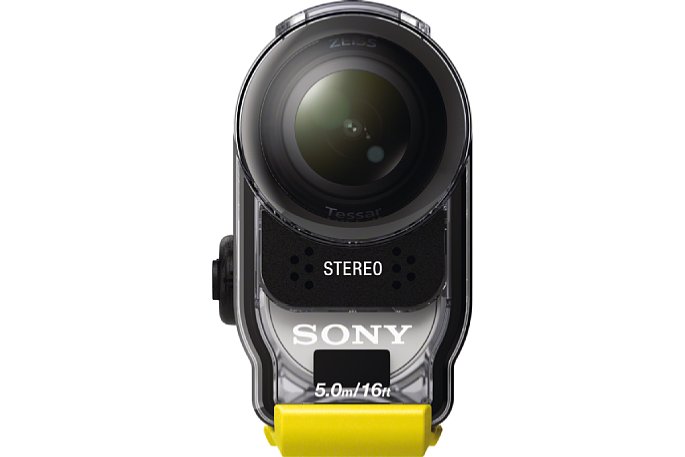 Bild Ungewöhnlich für eine Actioncam: die Sony HDR-AS100V besitzt ein Stereomikrofon. Über Membranen im Gehäuse SPK-AS2 gelangt der Schall zur Kamera. [Foto: Sony]