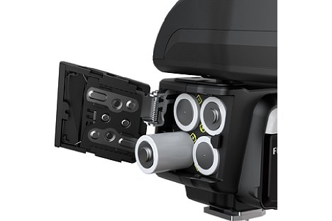 Bild Vier AA/Mignon-Rundzellen versorgen den Fujifilm EF-60 mit Energie. [Foto: Fujifilm]