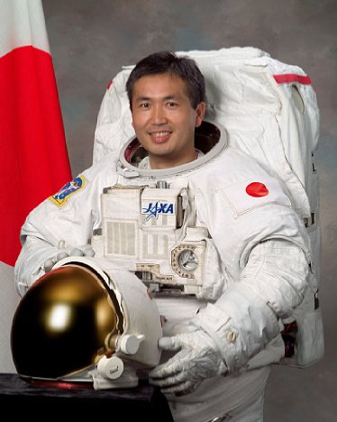 Bild Dr. Koichi Wakata, Astronaut der Japanese Aerospace Exploration Agency (JAXA), wird die Olympus E-3 sowie Zuiko Digital Objektive mit ins Weltall nehmen, um Aufnahmen von der Erde zu machen. [Foto: JAXA]