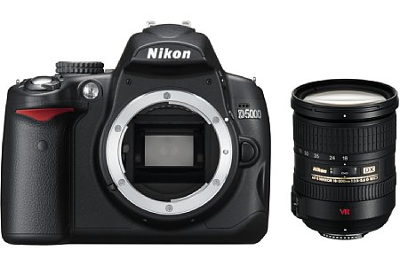 D5000 mit 18-200 VR [Foto: Nikon]