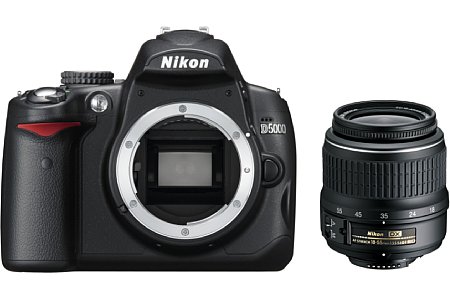 Nikon D5000 mit 18-55 II [Foto: Nikon]
