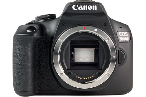 Bild Das Bajonett der Canon EOS 2000D besteht überraschenderweise aus Metall. [Foto: MediaNord]