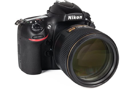 Bild Das lichtstarke Nikon AF-S 105 mm 1:1.4E ED besitzt einen über sieben Zentimeter großen Frontlinsendurchmesser, das Filtergewinde misst sogar 82 Millimeter. [Foto: MediaNord]