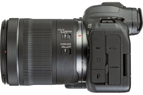 Bild Die Schnittstellenausstattung der Canon EOS R6 ist vielfältig: Neben einem Fernauslöseanschluss gibt es einen Mikrofonein- und einen Kopfhörerausgang sowie eine 4K-fähige Micro-HDMI-Schnittstelle und einen modernen USB-C-Anschluss. [Foto: MediaNord]