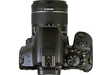 Bild Die Oberseite der Canon EOS 850D zeigt die drei Direkttasten, den Ein-, Aus- und Video-Schalter sowie den Auslöser und das Drehrad. [Foto: MediaNord]