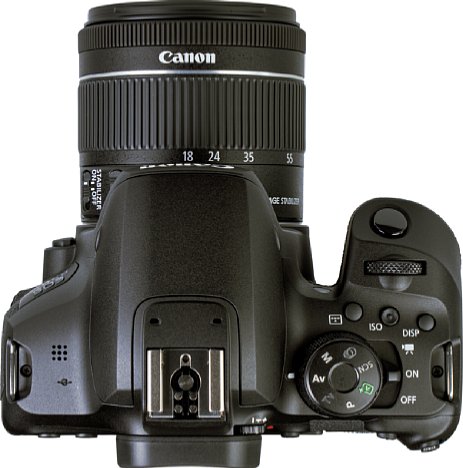 Bild Die Oberseite der Canon EOS 850D zeigt die drei Direkttasten, den Ein-, Aus- und Video-Schalter sowie den Auslöser und das Drehrad. [Foto: MediaNord]