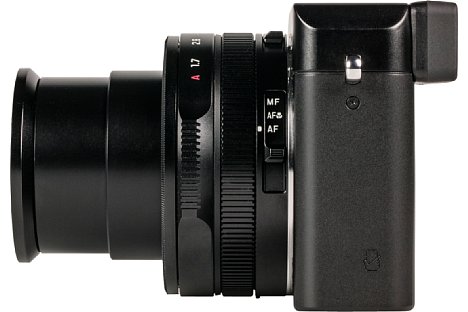 Bild Die linke Gehäuseseite der Panasonic Lumix DMC-LX100 besteht im Gegensatz zum Rest des Gehäuses aus Kunststoff. Hier verbirgt sich der NFC-Chip. [Foto: MediaNord]