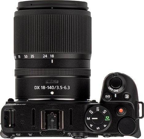 Bild Dank der 3,5 Zentimeter breiten Gummiriffelung lässt sich der 4,5 Zentimeter breite Zoomring des Nikon Z 18-140 mm F3.5-6.3 VR DX hervorragend bedienen. Die Bildqualität ist bei allen Brennweiten ausgesprochen gut. [Foto: MediaNord]