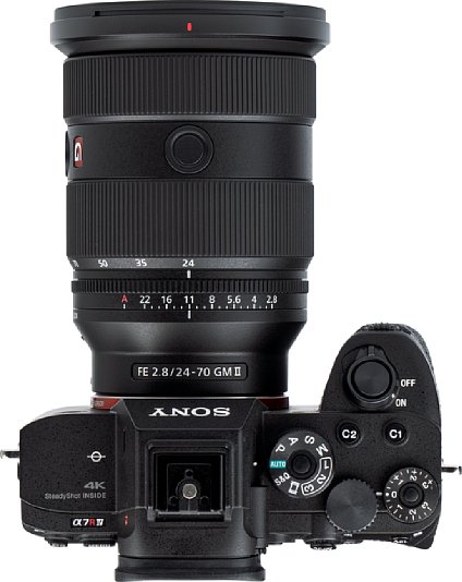 Bild Im Gegensatz zum Vorgängermodell verfügt das Sony FE 24-70 mm F2.8 GM II über einen Blendenring, dessen Rastung sich zudem für Videoaufnahmen abschalten lässt. [Foto: MediaNord]