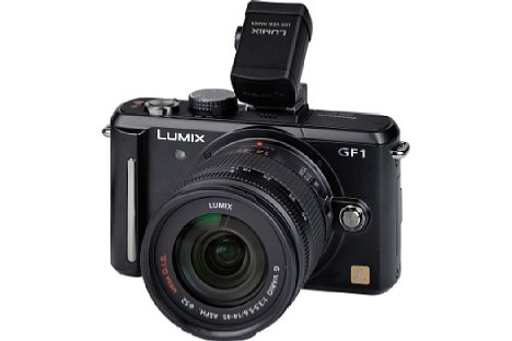 Bild Panasonic Lumix DMC GF1 mit 
Lumix G Vario 14-45 mm F3.5-5.6 ASPH OIS und aufgesetztem Live View Finder [Foto: MediaNord]