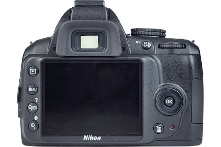Nikon D3000 mit 18-55 mm 3.5-5.6 G VR [Foto: MediaNord]