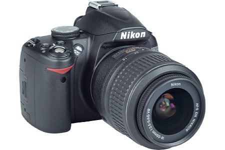 Nikon D3000 mit 18-55 mm 3.5-5.6 G VR [Foto: MediaNord]