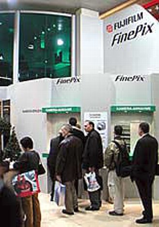 Bild Fujifilm Messestand auf der CeBIT 2002 [Foto: MediaNord] [Foto: Foto: MediaNord]