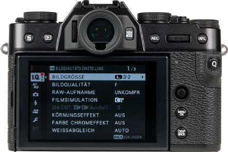 Bild Die Q-Menü-Taste der Fujifilm X-T30 liegt so exponiert, dass sie zu leicht versehentlich betätigt wird. Nun lässt sich sich umkonfigurieren oder ganz abschalten, das Q-Menü kann dann über eine Fn-Taste erreicht werden. [Foto: MediaNord]