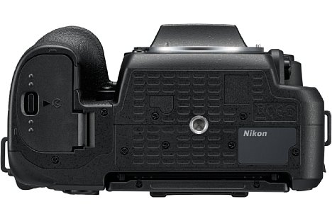 Bild Im Akkufach der Nikon D7500 sitzt ein neues Akku vom Typ EN-EL15a, der kompatibel zum Vorgängermodell ist (das Ladegerät MH-25a ist dasselbe). 950 Aufnahmen sollen nach CIPA-Standard möglich sein. [Foto: Nikon]