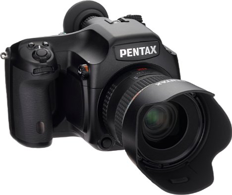Bild Pentax 645D mit Standardobjektiv 55 mm F2,8 [Foto: Pentax]