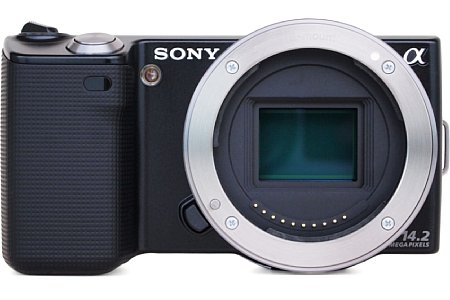 Sony NEX-5 mit 16 mm 2.8 Objektiv [Foto: Sony]
