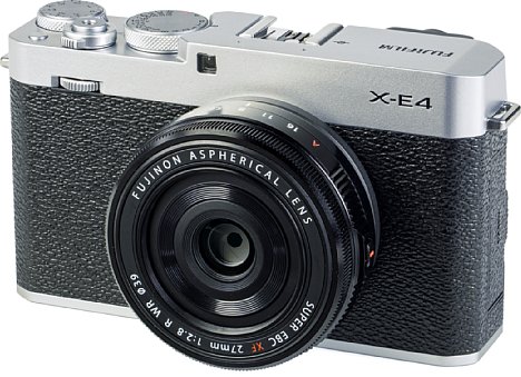 Bild Standardmäßig wird die Fujifilm X-E4 im Kit mit dem XF 27 mm F2.8 R WR verkauft. Auf Kleinbild umgerechnet ergibt das eine praxisgerechte 40,5mm-Brennweite. [Foto: MediaNord]
