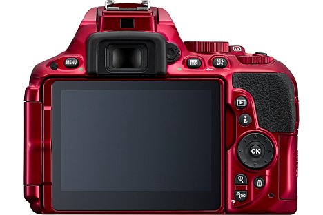 Bild Dank eingebautem WLAN überträgt die Nikon D5500 Fotos auf Smartphones und Tablets, auch eine Fernauslösung der Kamera ist auf diesem Wegen möglich. [Foto: Nikon]