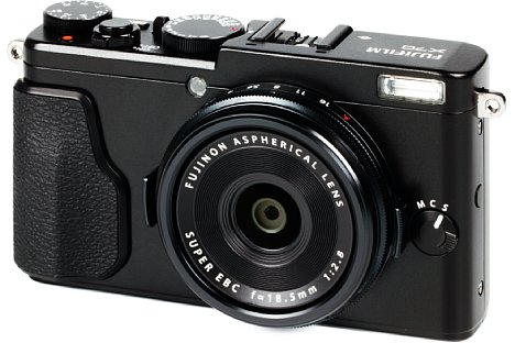 Bild In ihrem äußerst kompakten Gehäuse bietet die Fujifilm X70 einen großen APS-C-Sensor, der nur 16 Megapixel auflöst und damit eine gute Performance bei höheren ISO-Empfindlichkeiten verspricht. [Foto: MediaNord]