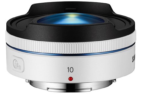 Bild Das Samsung NX Lens 10 mm F3.5 Fisheye deckt einen diagonalen Bildwinkel von 180 Grad ab und ist neben Schwarz auch in Weiß ab der zweiten Jahreshälfte 2013 erhältlich. [Foto: Samsung]