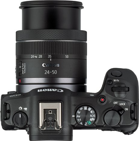 Bild Dank ergonomischen Handgriff lässt sich die Canon EOS R8 prima und ermüdungsfrei in der Hand halten. [Foto: MediaNord]