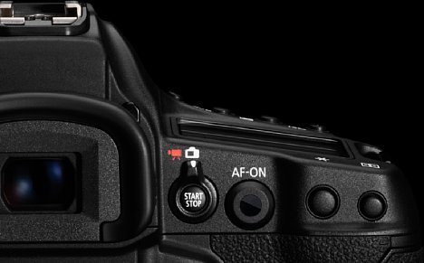 Bild Neu ist der in der AF-On-Taste der Canon EOS-1D X Mark III integrierte optische Sensor. Über den so genannten Smart Controller lässt sich, auch mit Handschuhen, der Fokus blitzschnell verschieben. [Foto: Canon]
