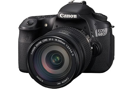 Canon EOS 60D mit EF-S 18-200 mm 1:3.5-5.6 IS [Foto: Canon]