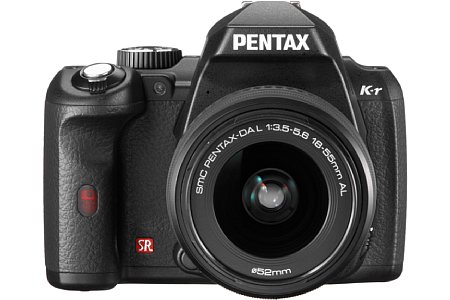 Pentax K-r mit SMC DAL 1:3.5-5.6 18-55 mm AL [Foto: Pentax]