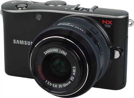 Bild Samsung NX100 mit 1:3.5-5.6 20-50mm ED i-Function  [Foto: MediaNord]
