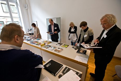 Bild Deutscher Fotobuchpreis 2011 Jury bei der Arbeit [Foto: Deutscher Fotobuchpreis ]