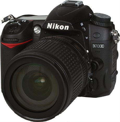 Bild Nikon D7000 mit Nikon DX AF-S Nikkor 18-105mm 1:3.5-5.6G ED [Foto: MediaNord]