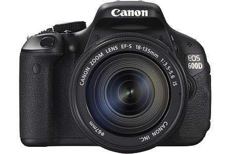 Canon EOS 600D mit EF-S 18-135 mm 1:3.5-5.6 IS [Foto: Canon]