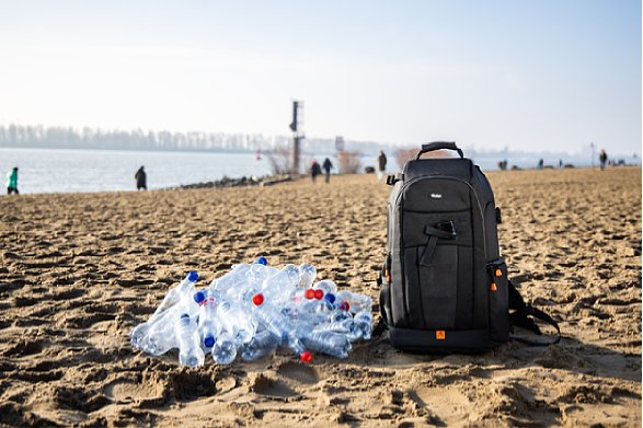Bild Der Stoff der Rollei Fotoliner Ocean Serie besteht aus recycelten PET-Flaschen. [Foto: Rollei]