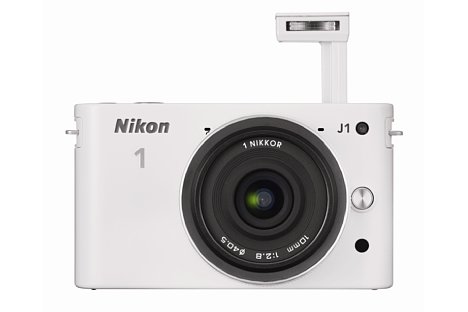 Bild Die stylische Nikon 1 J1 hatte, durchaus pfiffig, einen weit aus dem Kameragehäuse herausragen Pop-Up-Blitz. [Foto: Nikon]