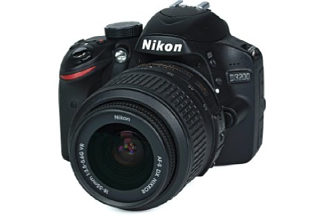 Bild Das Firmwareupdate C 1.02 steigert die Akkulaufzeit der Nikon D3200 von 540 auf 600 Aufnahmen. [Foto: MediaNord]