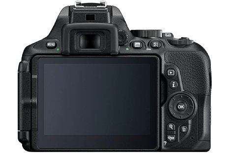 Bild Der 8,1 Zentimeter große Touchscreen der Nikon D5600 lässt sich seitlich schwenken und drehen. [Foto: Nikon]