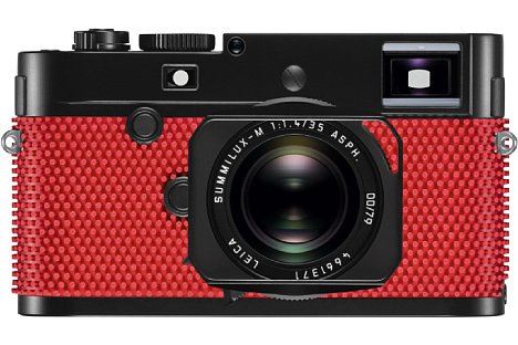 Bild Die rot genoppte Gummierung der Leica M-P (Typ 240) 'grip' by Rolf Sachs kommt normalerweise als Belag bei Tischtennisschlägern zum Einsatz. [Foto: Leica]