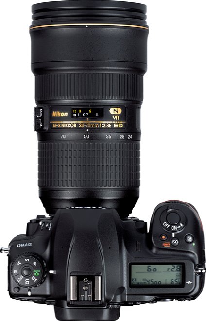 Bild Die Nikon D780 bietet ein beleuchtetes Info-Display auf der Oberseite, das über die wichtigsten Aufnahmeparameter informiert. [Foto: MediaNord]