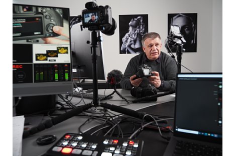Bild Ernst Ulrich Soja bei der Produktion des Schulungsvideo "Fortgeschrittenen-Kurs für Canon". [Foto: MediaNord]