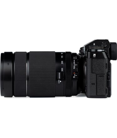 Bild Von der Objektivfront bis zur Augenmuschel sind die Fujifilm X-T5 und das XF 70-300 mm F4-5.6 R LM OIS WR bei kürzester Brennweite 18,7 Zentimeter lang. [Foto: MediaNord]