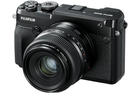 Bild Die Fujifilm GFX 50R ist im Design einer Messsucherkamera gehalten, "Rangefinder" in Englisch. Daher auch das "R" im Namen. [Foto: Fujifilm]