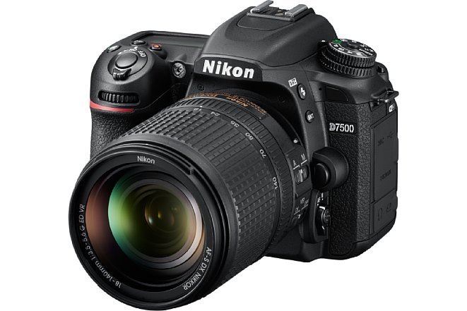 Bild Die Nikon D7500, hier im knapp 1.850 Euro teuren Set mit dem AF-S Nikkor 18-140 mm 1:3,5-5,6G ED VR, erbt viel Technik aus dem APS-C-Spitzenmodell D500. [Foto: Nikon]