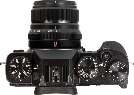 Bild Das Fujifilm XF 23 mm F2 R WR besitzt einen Blendenring und passt damit ideal zur X-T2 und X-Pro2 (nicht abgebildet), die ihrerseits über dedizierte Räder zur Einstellung der Belichtungsparamter ISO-Empfindlichkeit und Blende verfügen. [Foto: MediaNord]