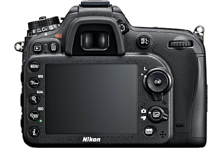 Nikon D7100 mit AF-S 18-105 mm ED VR. [Foto: Nikon]