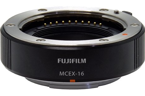 Bild Der Fujifilm Makro-Zwischenringe MCEX-16 ist aus Metall gefertigt und in der Farbe Schwarz gehalten, passend zu den Kameras der X-Serie. [Foto: Fujifilm]