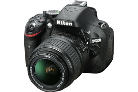 Nikon D5200 mit AF-S 18-55 mm II. [Foto: Nikon]