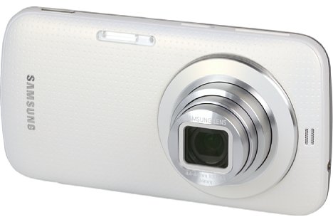 Bild Das Samsung Galaxy K Zoom ist genauso Kamera wie Smartphone. Es hat ein weit aus dem Gehäuse herausfahrendes 10-fach-Zoom-Objektiv und einen Xenon-Blitz. [Foto: Samsung]