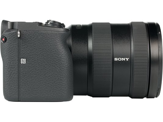 Bild Von allen Sony-APS-C-Kameras des Jahres 2019 besitzt die Alpha 6600 den größten und ergonomischsten Handgriff. [Foto: MediaNord]
